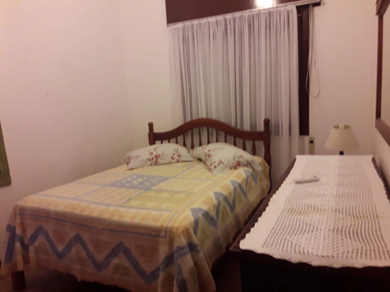Casa 3 dormitorios com piscina: 9ª foto da galeria de imagens do imóvel