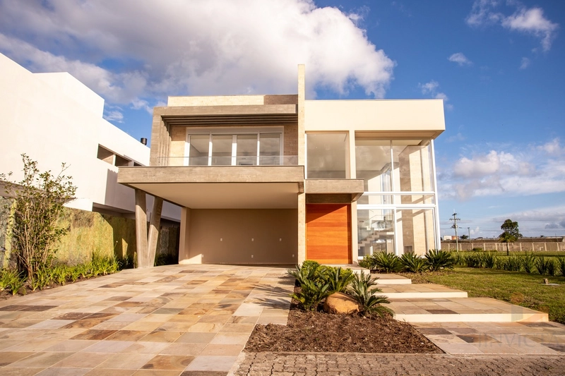 Casa em Condomínio Fechado - 4 Suítes (1 Master) - Capão da Canoa