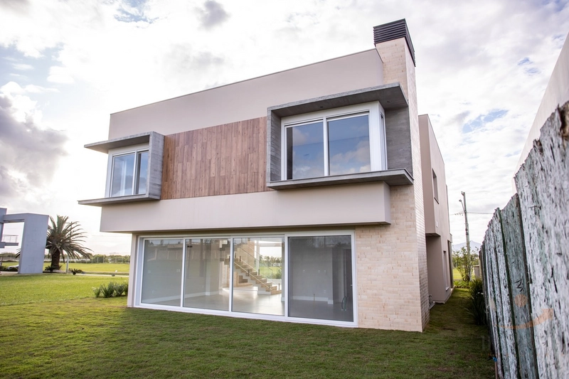 Casa em Condomínio Fechado - 4 Suítes (1 Master) - Capão da Canoa: 8ª foto da galeria de imagens do imóvel