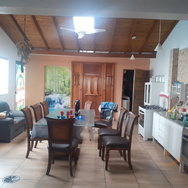 Casa com piscina de 3 dormitórios .: 1ª foto da galeria de imagens do imóvel