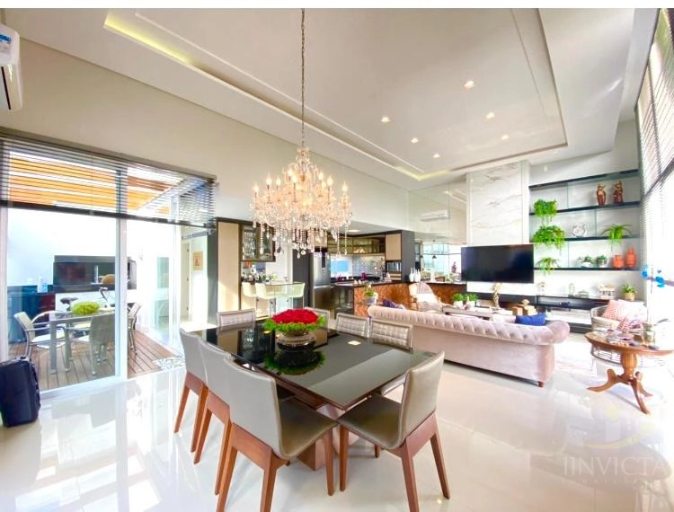 Linda casa em Condomínio: 3ª foto da galeria de imagens do imóvel