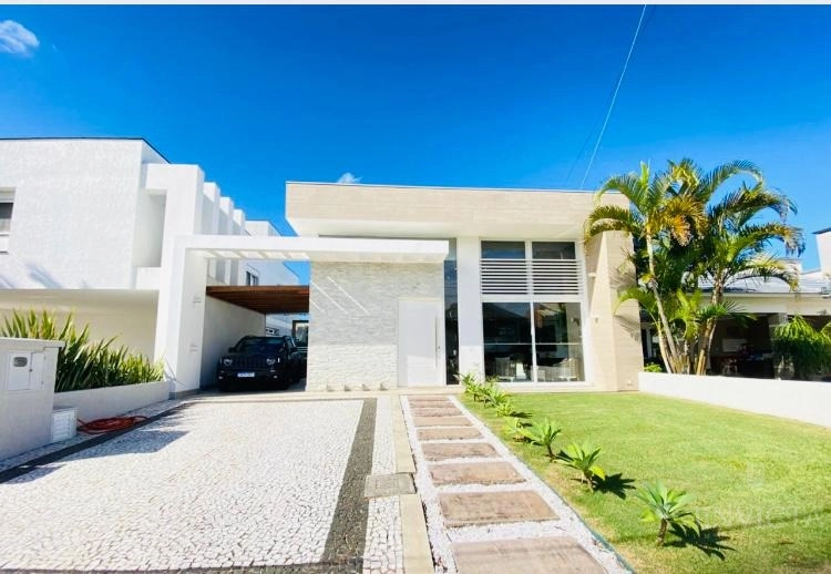 Linda casa em Condomínio: 2ª foto da galeria de imagens do imóvel
