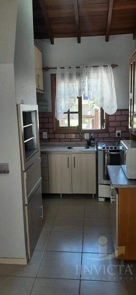 Casa de 4 dormitórios com piscina em Xangri-lá: 3ª foto da galeria de imagens do imóvel