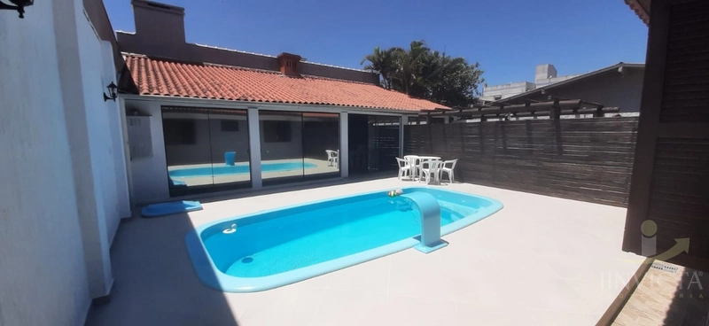 Casa de 4 dormitórios com piscina em Xangri-lá: 1ª foto da galeria de imagens do imóvel