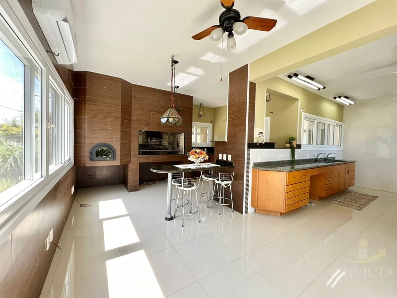 Casa com 3 suítes em Condomínio: 14ª foto da galeria de imagens do imóvel