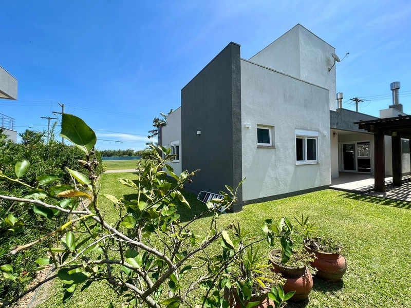 Casa com 3 suítes em Condomínio: 6ª foto da galeria de imagens do imóvel