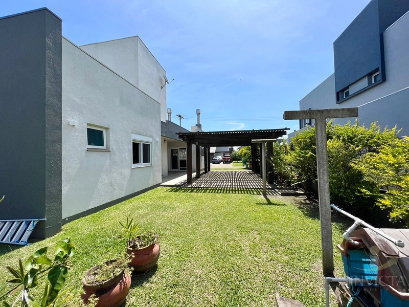 Casa com 3 suítes em Condomínio: 9ª foto da galeria de imagens do imóvel