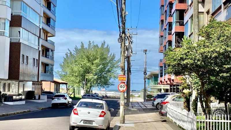 Apartamento a 2 ruas da Praia a venda .