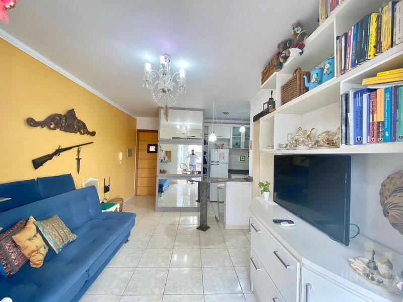 Apartamento de frente com sacada! mobiliado, vaga, elevador! No Centro: 9ª foto da galeria de imagens do imóvel