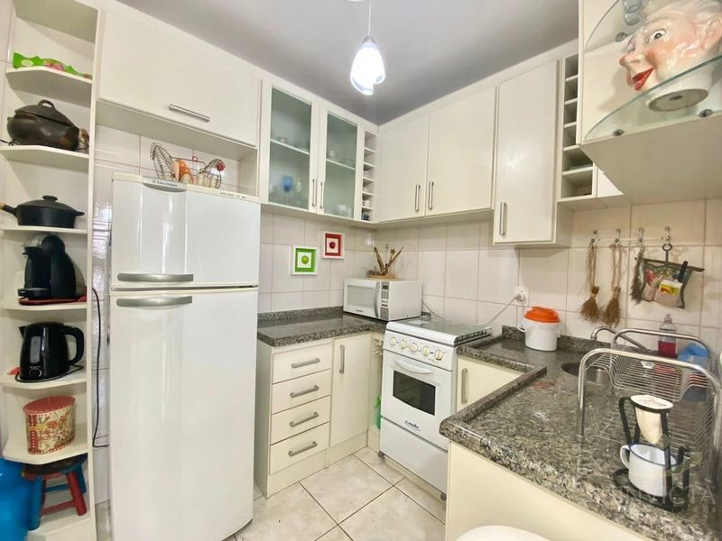 Apartamento de frente com sacada! mobiliado, vaga, elevador! No Centro: 17ª foto da galeria de imagens do imóvel