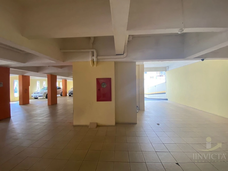 Apartamento de frente com sacada! mobiliado, vaga, elevador! No Centro: 14ª foto da galeria de imagens do imóvel