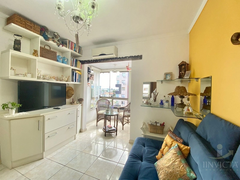 Apartamento de frente com sacada! mobiliado, vaga, elevador! No Centro: 8ª foto da galeria de imagens do imóvel