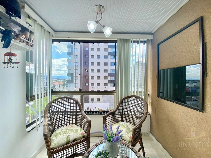 Apartamento de frente com sacada! mobiliado, vaga, elevador! No Centro: 11ª foto da galeria de imagens do imóvel