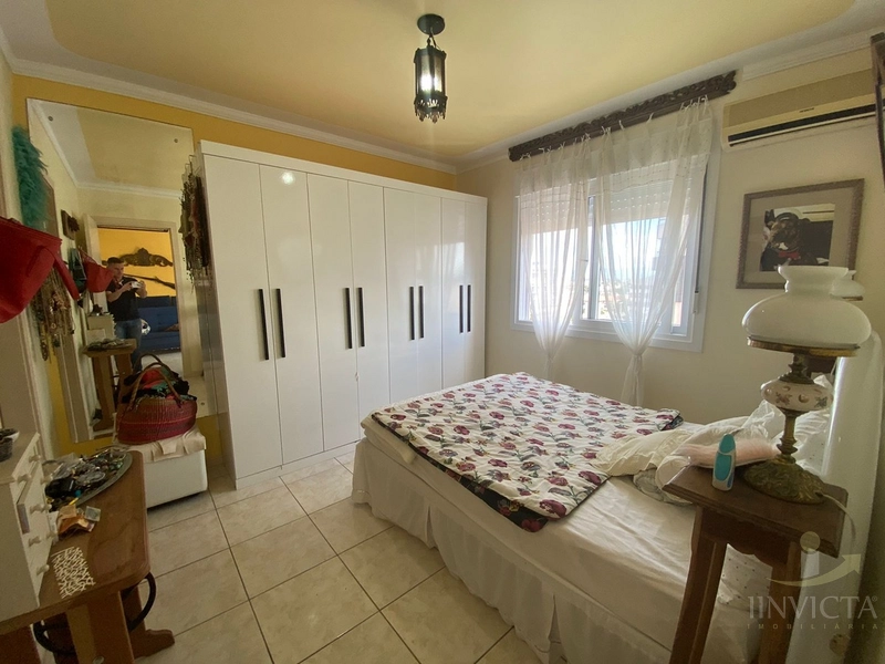 Apartamento de frente com sacada! mobiliado, vaga, elevador! No Centro: 4ª foto da galeria de imagens do imóvel