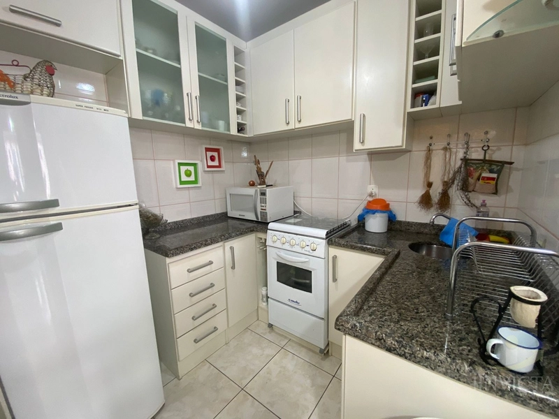 Apartamento de frente com sacada! mobiliado, vaga, elevador! No Centro: 10ª foto da galeria de imagens do imóvel