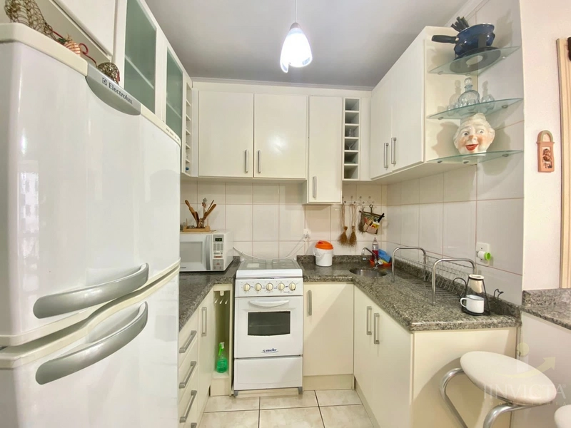 Apartamento de frente com sacada! mobiliado, vaga, elevador! No Centro: 16ª foto da galeria de imagens do imóvel