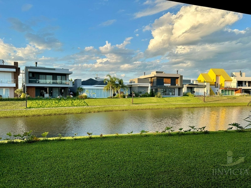 5 suítes - Beira-lago em Condomínio pra você curtir com sua família!!: 29ª foto da galeria de imagens do imóvel