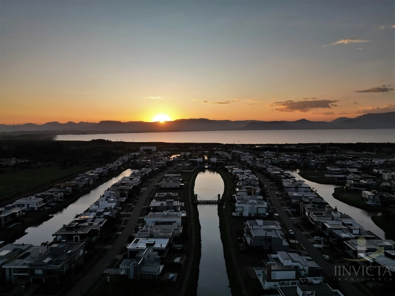5 suítes - Beira-lago em Condomínio pra você curtir com sua família!!: 10ª foto da galeria de imagens do imóvel