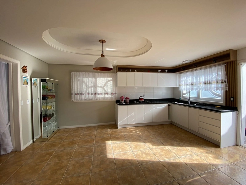 Linda casa em bairro, com 4 dormitórios e com vista para a Serra,: 19ª foto da galeria de imagens do imóvel