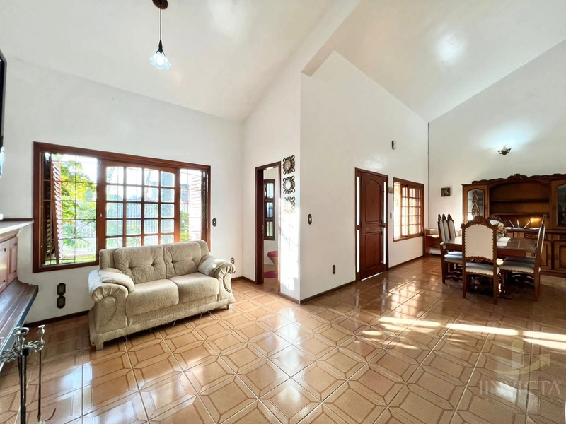 Excelente casa  4 dormitórios com piscina e salão de festas: 9ª foto da galeria de imagens do imóvel