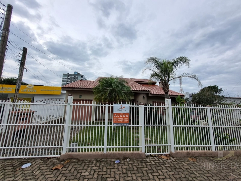 Excelente casa  4 dormitórios com piscina e salão de festas: 1ª foto da galeria de imagens do imóvel