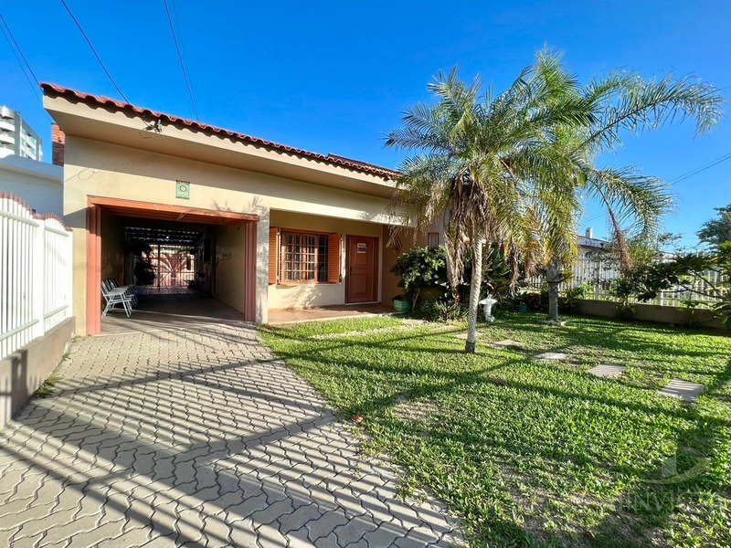 Excelente casa  4 dormitórios com piscina e salão de festas: 2ª foto da galeria de imagens do imóvel