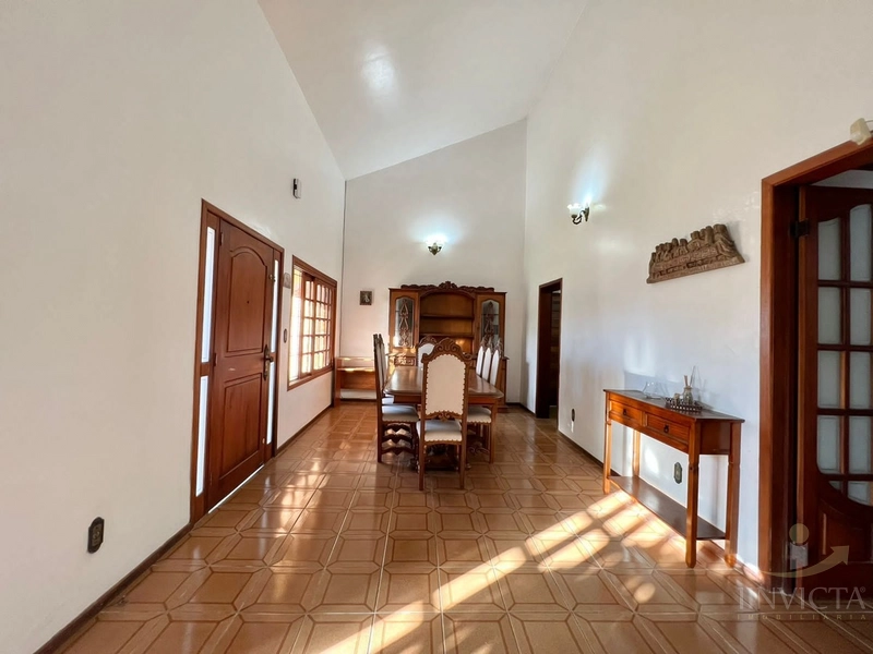 Excelente casa  4 dormitórios com piscina e salão de festas: 3ª foto da galeria de imagens do imóvel