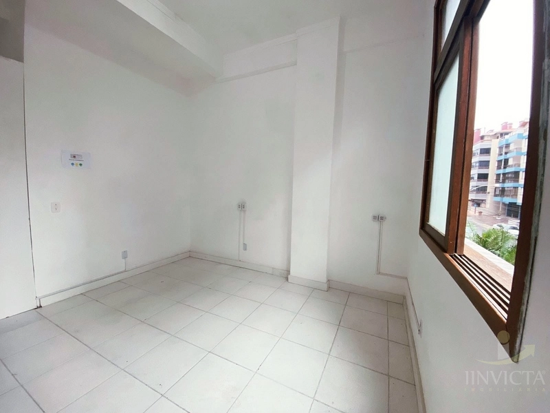 LOJA de aluguel comercial em Capão da Canoa, no Centro: 15ª foto da galeria de imagens do imóvel