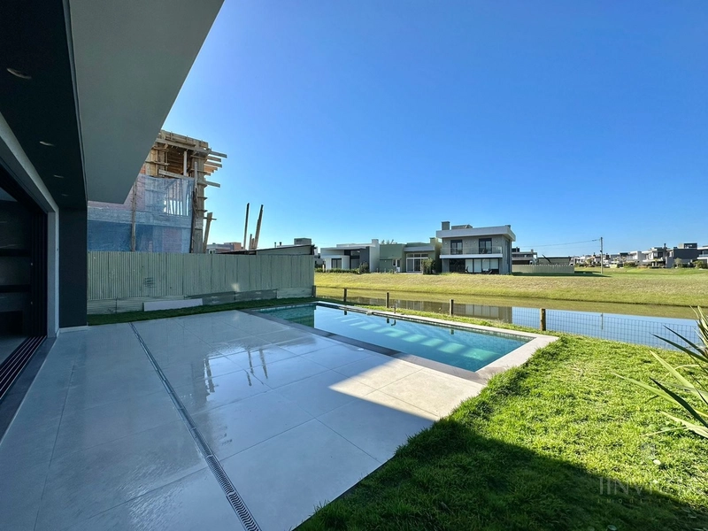 Casa com 4 suítes em Condomínio: 12ª foto da galeria de imagens do imóvel