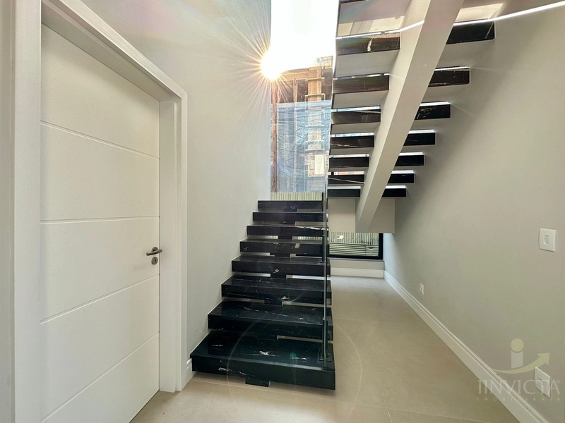 Casa com 4 suítes em Condomínio: 6ª foto da galeria de imagens do imóvel