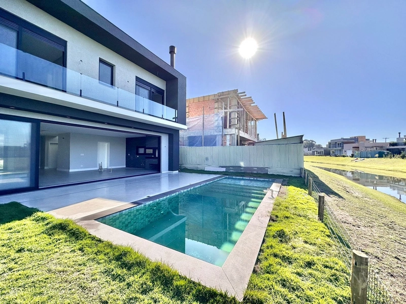 Casa com 4 suítes em Condomínio: 13ª foto da galeria de imagens do imóvel