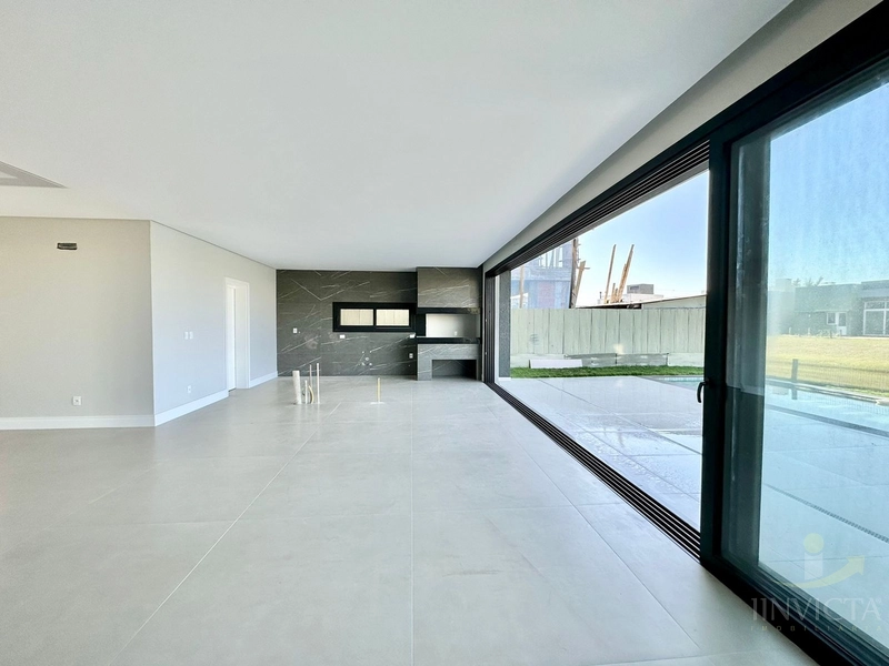 Casa com 4 suítes em Condomínio: 14ª foto da galeria de imagens do imóvel