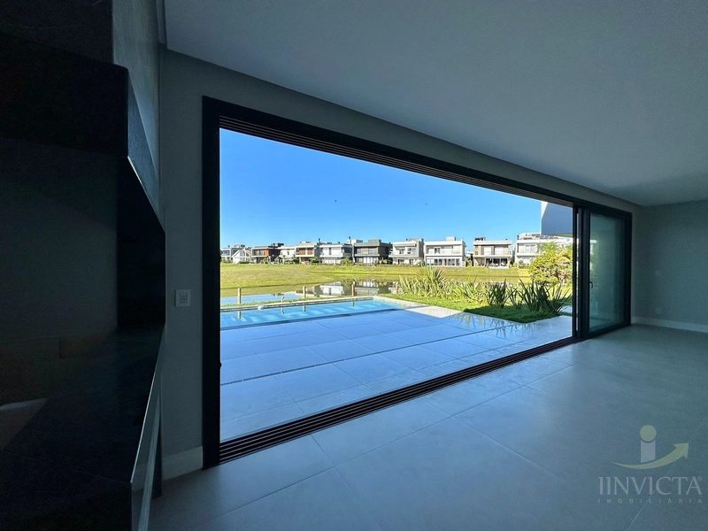 Casa com 4 suítes em Condomínio: 10ª foto da galeria de imagens do imóvel