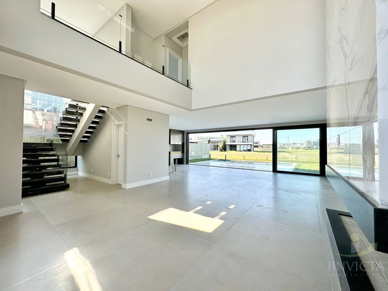 Casa com 4 suítes em Condomínio: 5ª foto da galeria de imagens do imóvel