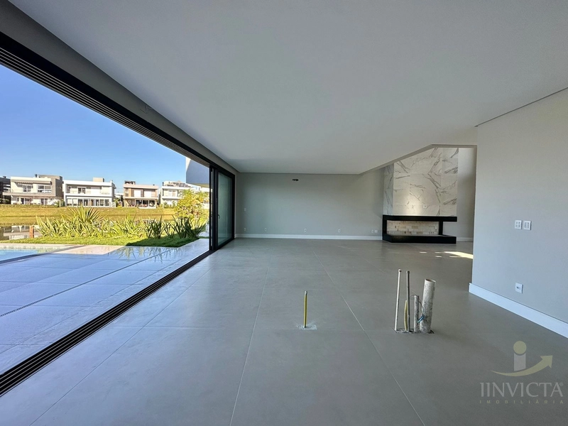 Casa com 4 suítes em Condomínio: 11ª foto da galeria de imagens do imóvel