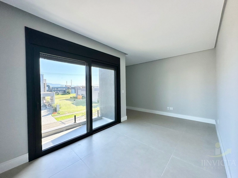 Casa com 4 suítes em Condomínio: 33ª foto da galeria de imagens do imóvel