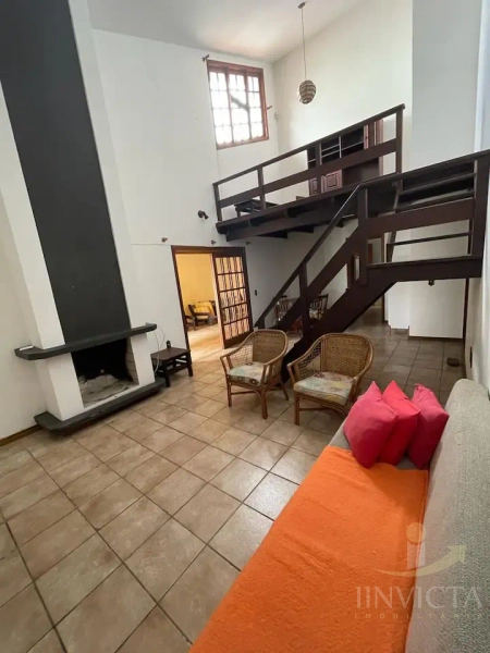 Casa com 5 dormitórios e piscina: 23ª foto da galeria de imagens do imóvel
