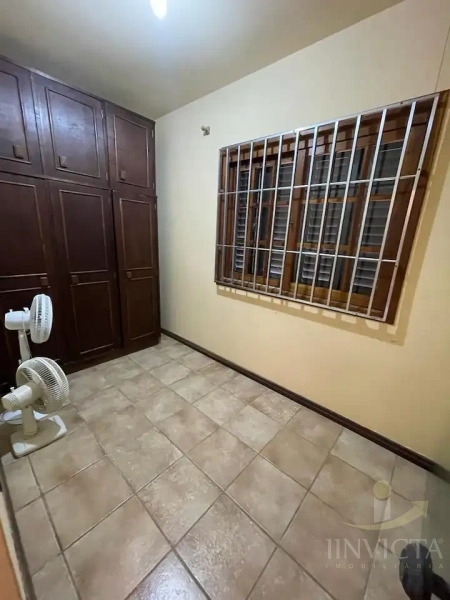 Casa com 5 dormitórios e piscina: 13ª foto da galeria de imagens do imóvel