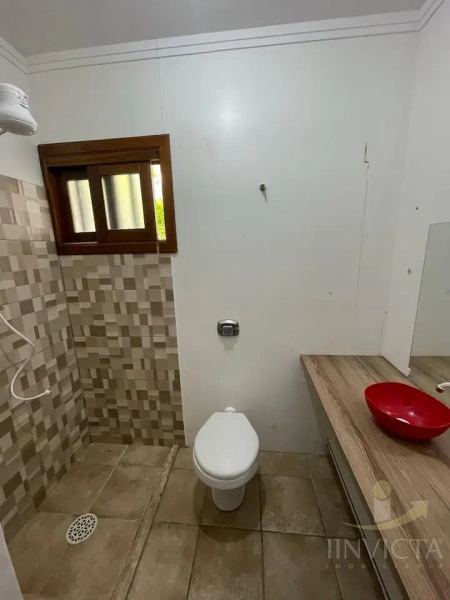 Casa com 5 dormitórios e piscina: 7ª foto da galeria de imagens do imóvel