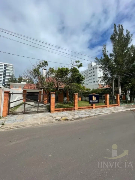 Casa com 5 dormitórios e piscina: 1ª foto da galeria de imagens do imóvel