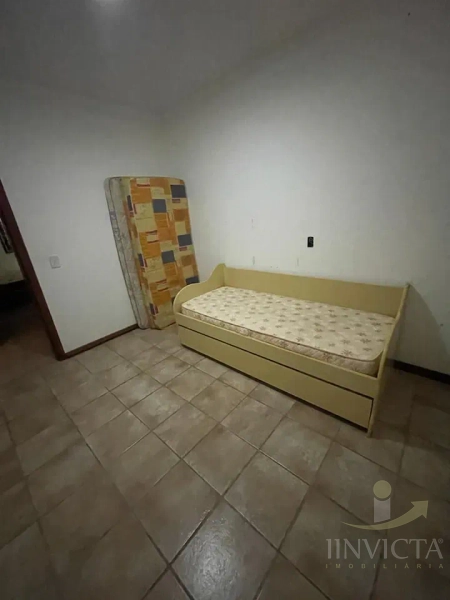Casa com 5 dormitórios e piscina: 11ª foto da galeria de imagens do imóvel