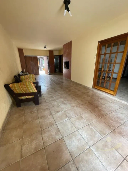 Casa com 5 dormitórios e piscina: 17ª foto da galeria de imagens do imóvel