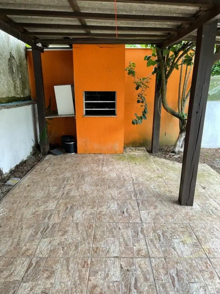 Casa com 5 dormitórios e piscina: 2ª foto da galeria de imagens do imóvel