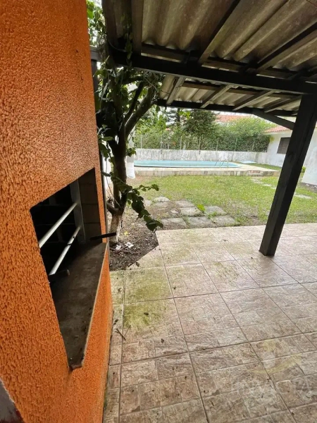 Casa com 5 dormitórios e piscina: 4ª foto da galeria de imagens do imóvel