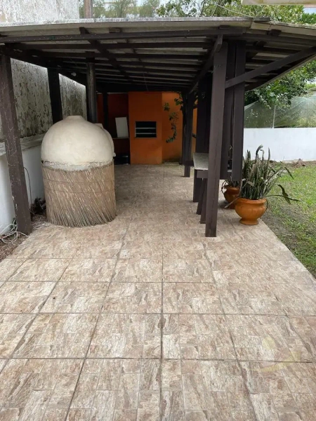 Casa com 5 dormitórios e piscina: 3ª foto da galeria de imagens do imóvel