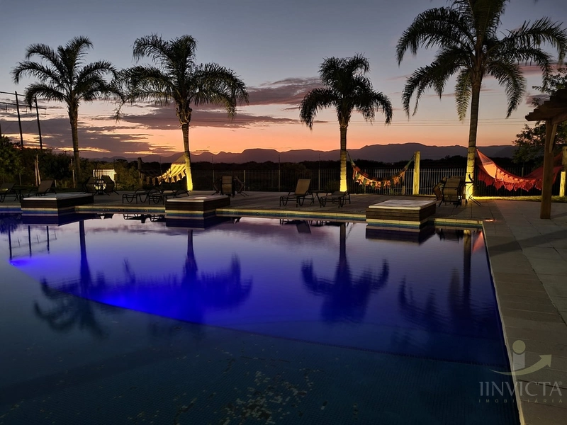 EXCELENTE SOBRADO A BEIRA LAGO MOBILIADA E DECORADA FEITA PRA FAMILIA: 2ª foto da galeria de imagens do imóvel