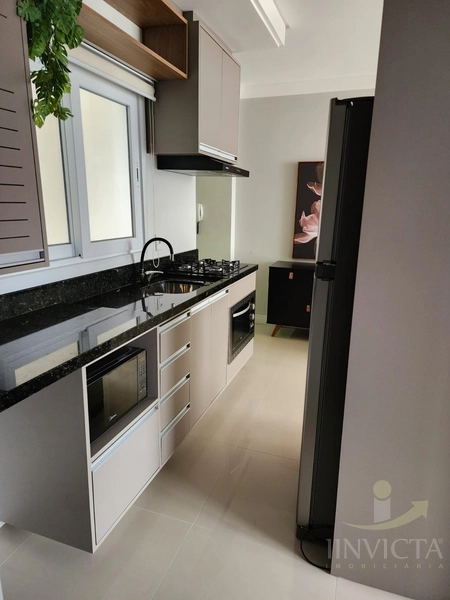 Mobiliado, com box e no centro! A 10 metros da praça – é entrar e mora: 8ª foto da galeria de imagens do imóvel