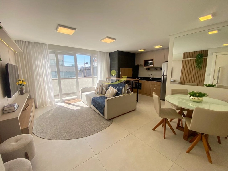 Apto 2D com suíte e terraço, mobiliado, em prédio novo na Tiaraju.