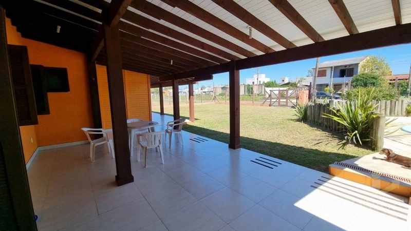 OPORTUNIDADE! 3 quadras do mar! Casa com Piscina, 2lotes,com 720mts²!: 10ª foto da galeria de imagens do imóvel
