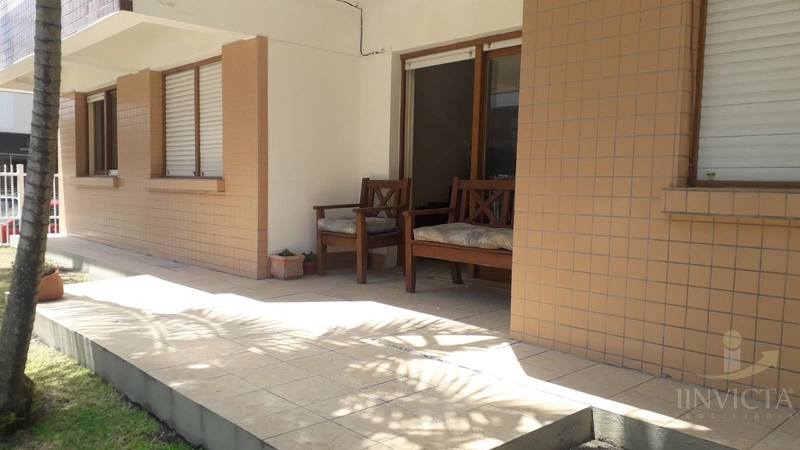 Belo apartamento térreo,3 dormitórios, uma quadra do mar e Praça: 10ª foto da galeria de imagens do imóvel